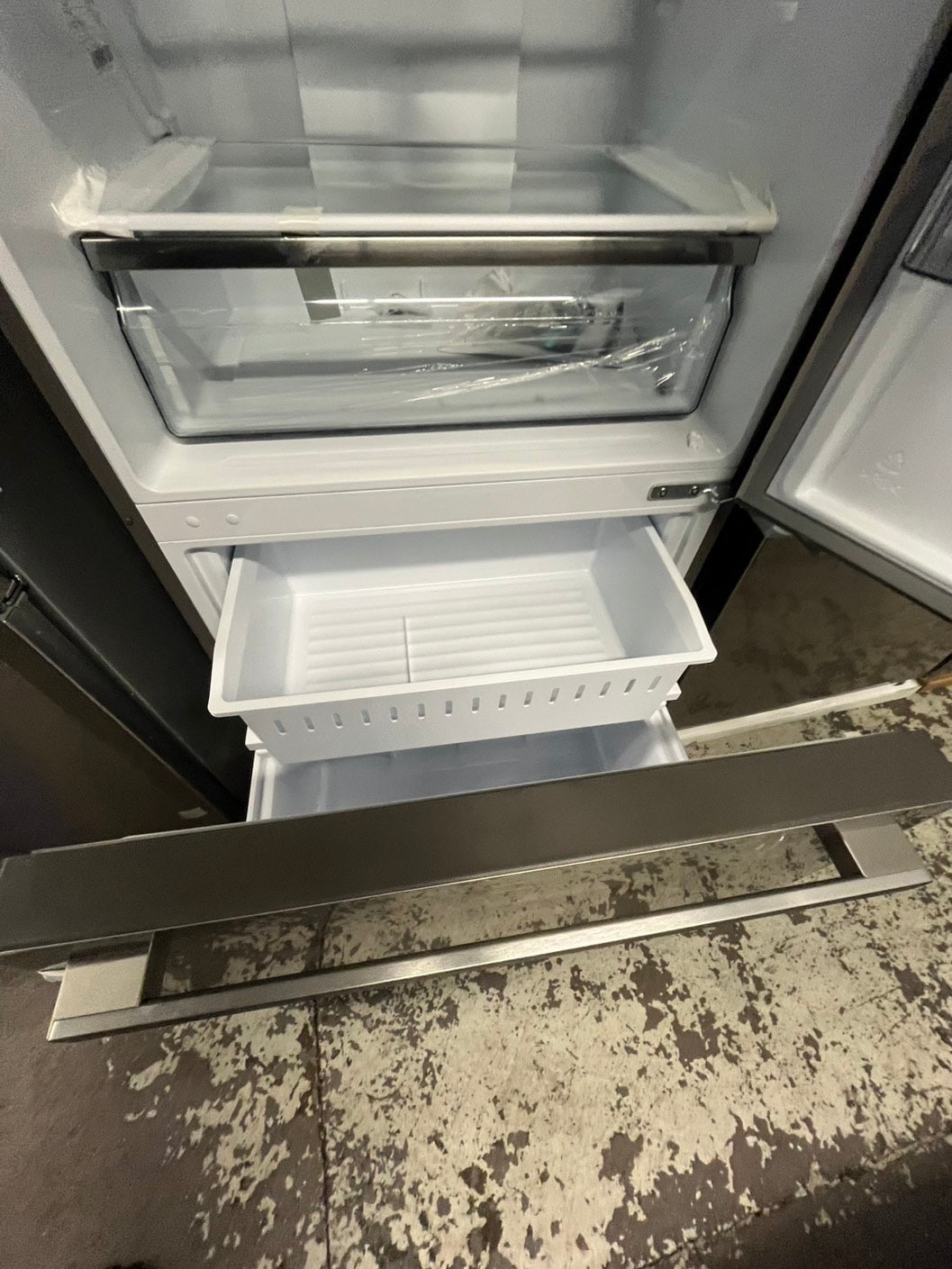 🎁🎄Holiday Sale‼️Open box 32” Hisense 17.2-cu ft Counter-Depth 32-in Wide Bottom-Freezer Refrigerator stainless steel #RFHS234B