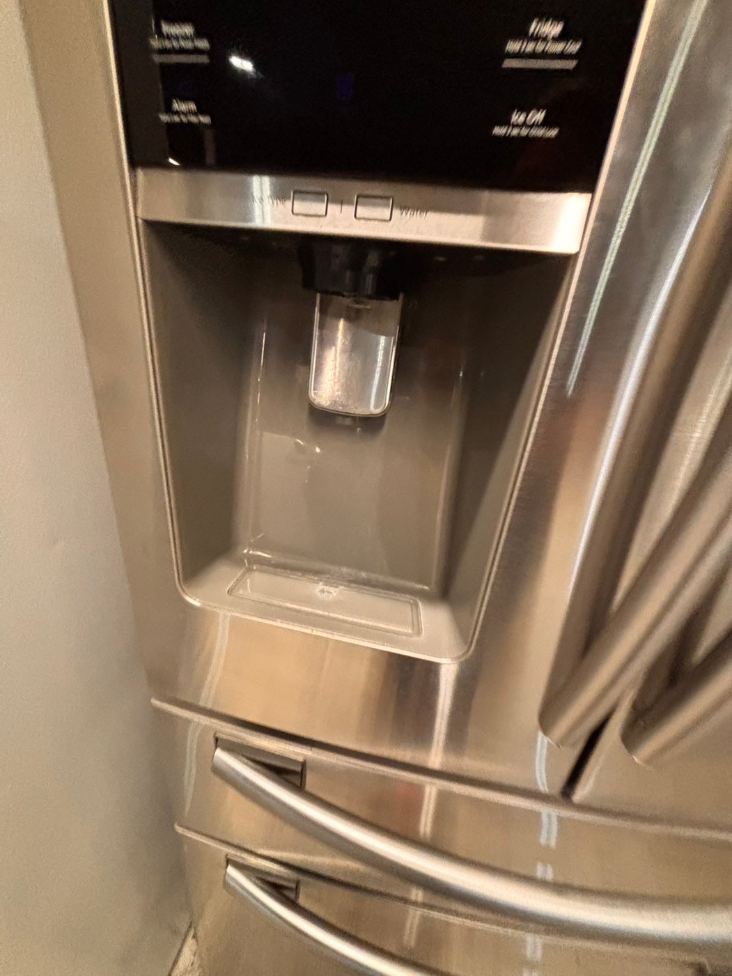 >*special 🔥Samsung 33” wide 4-doors French door Refrigerator 33w x 69h 30”1/2depth. /stainless steel w/ ice water dispenser 33" #RFSXQ38B