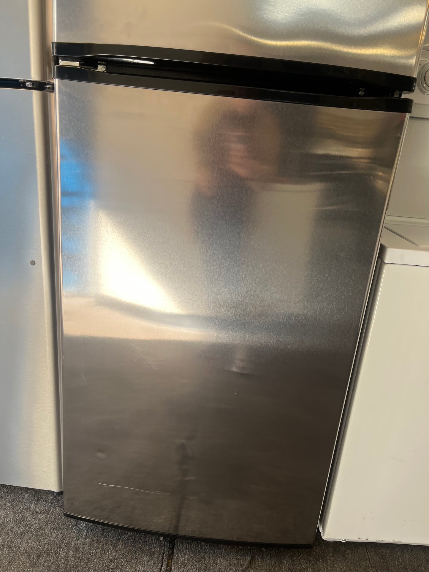 - Whirlpool top freezer refrigerator stainless steel 28" #RF79ML