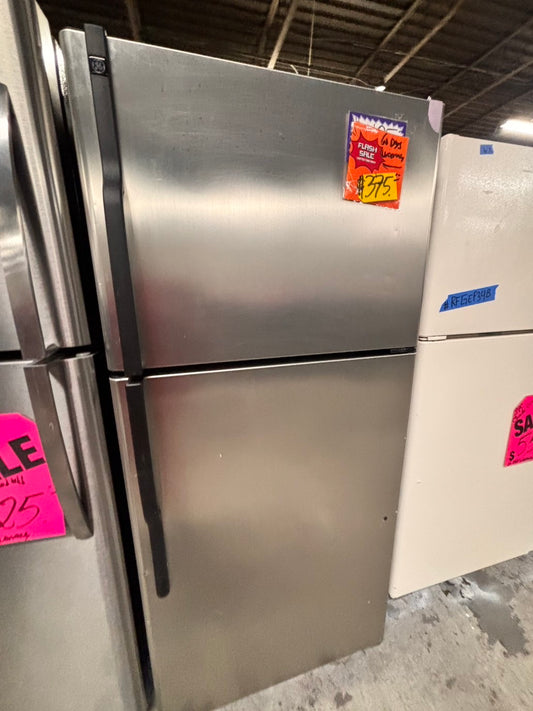 >special🔥GE black 30” Top freezer fridge with ice maker black    used-refurbished #RFX2FB