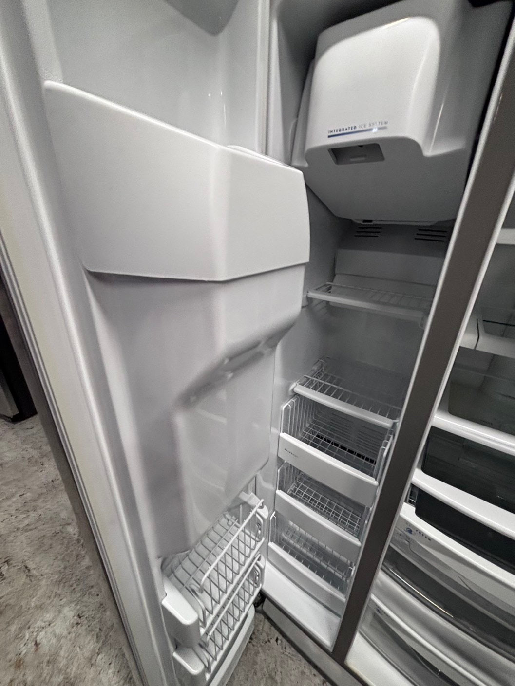 >*36” GE counter depth side by side door fridge  stainless steel w/ice water dispenser 36” #GE24AAB