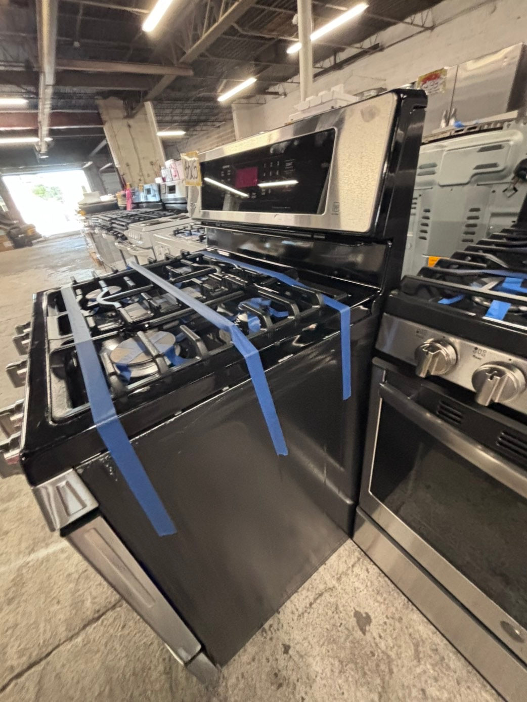>LG Gas range 5 burner convection oven bake ,broil Hi/Lo self clean in stainless steel used-Refurbished 30” #SGZQ99B