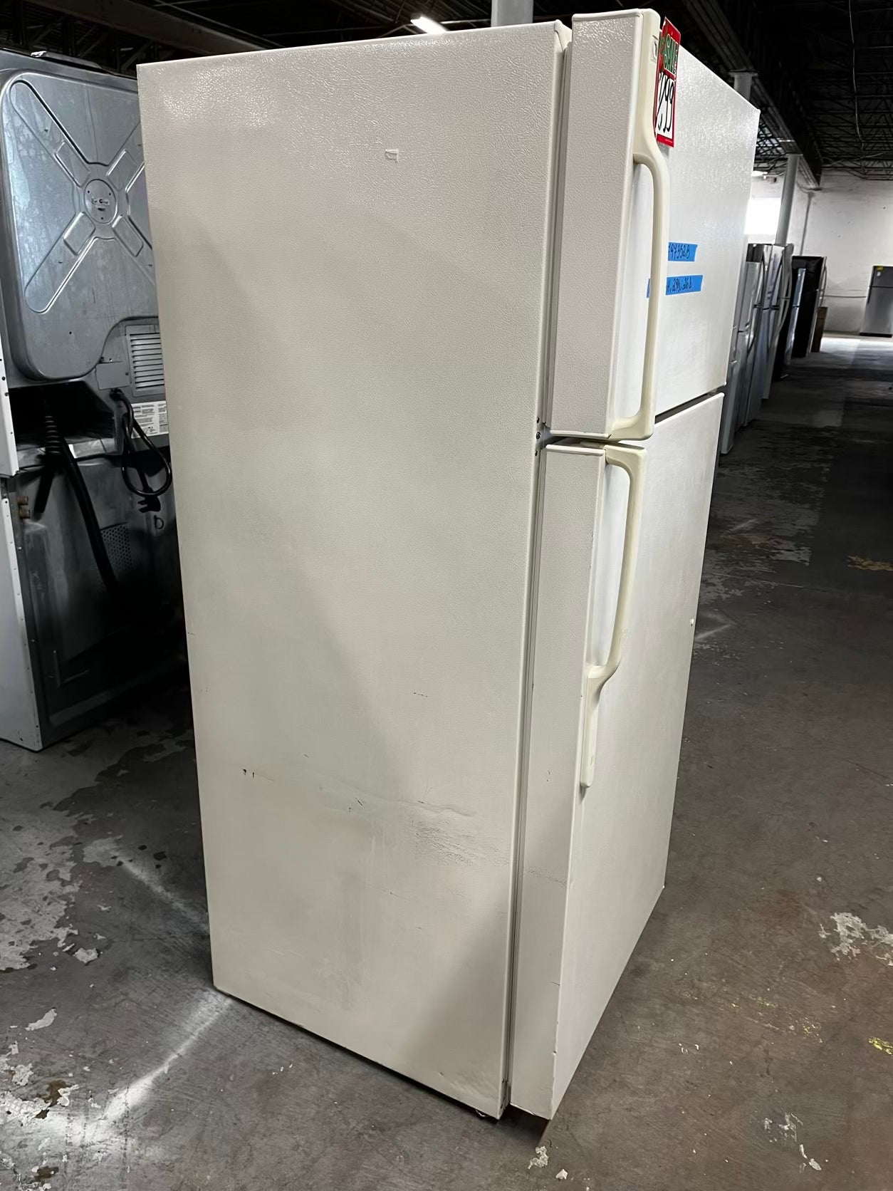 🎄Holiday Sale 🎁 GE top freezer refrigerator in off white used refurbished 28” #RF97352B