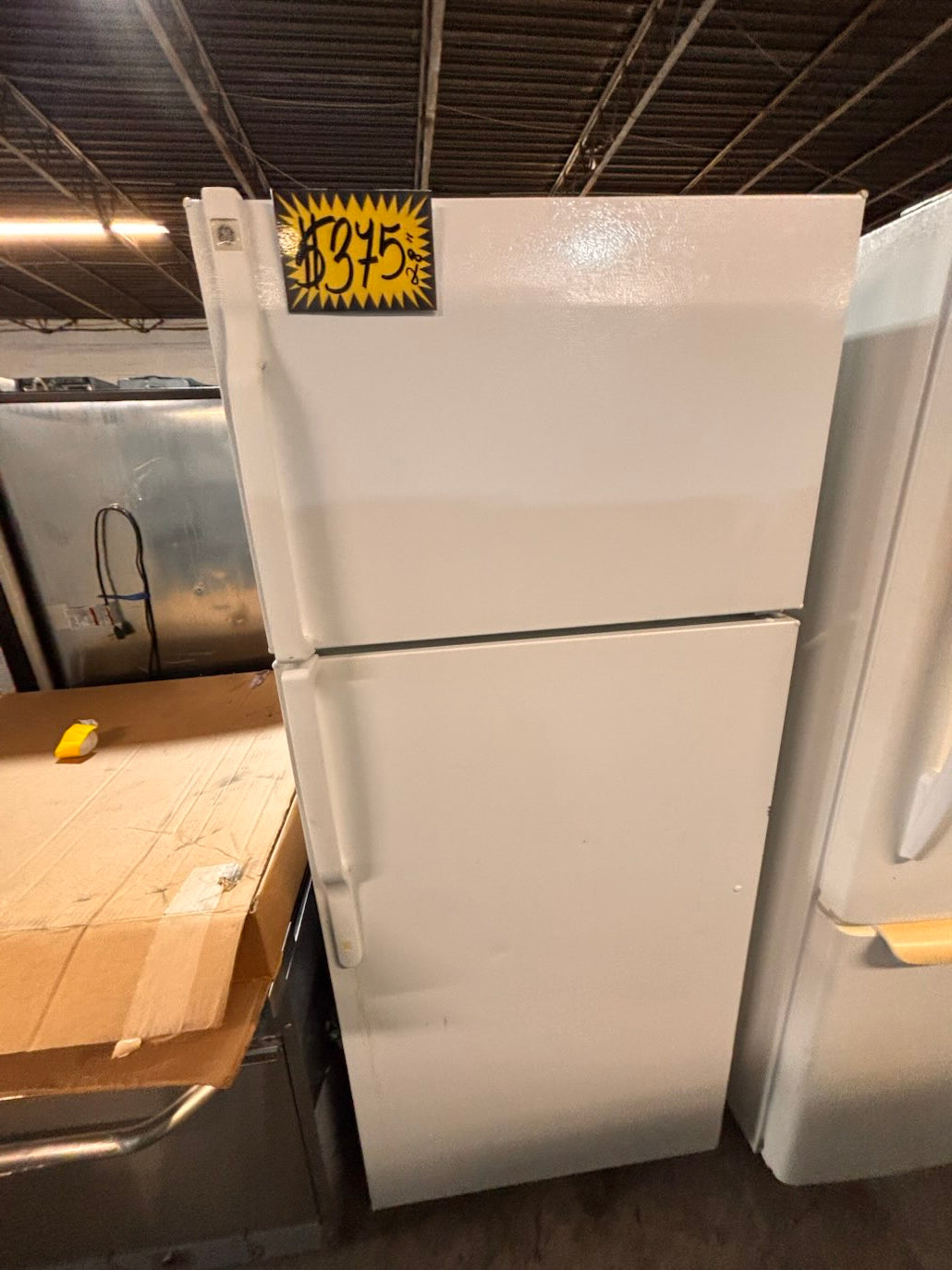 }}28”w x 68 1/2h. Whirlpool  top freezer fridge white color   working 💯  used-refurbished #FWGETSRB