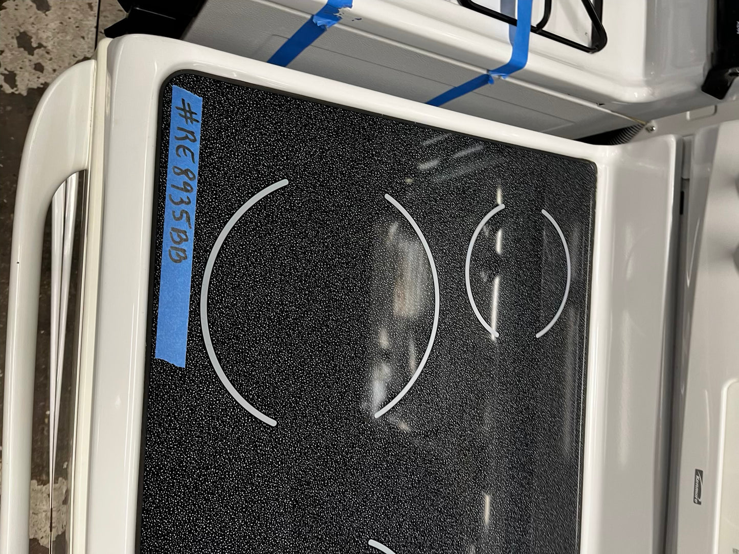 Kenmore electric 220v range 4 burner self clean in off white 30” Stock number #RE8935BB