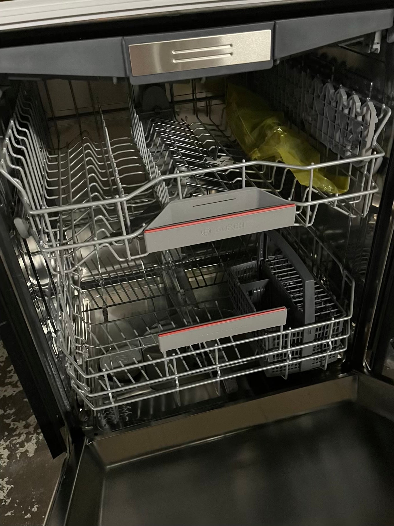 Open Bosch 500 Series 24" Smart Built-In Dishwasher with 3rd Rack in Stainless Steel 24” Model: SHP95CM5N - stock number : #DW33TB