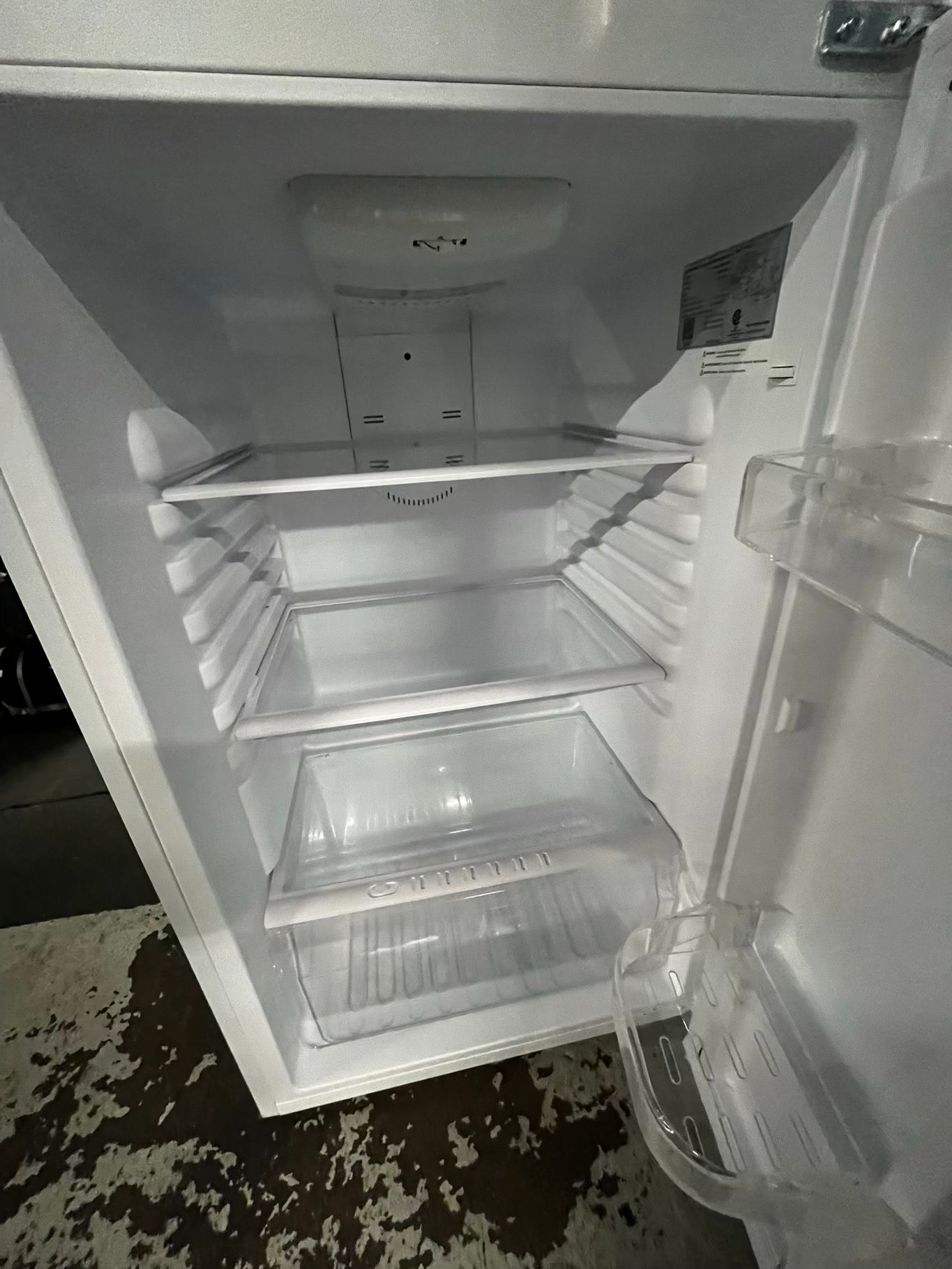 ~ Used | Refurbished Hotpoint top freezer refrigerator 24" #RF7739NB