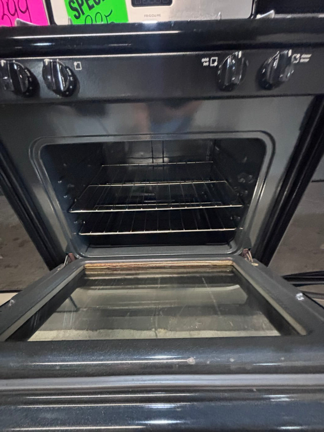 }sale🎈🎈Frigidaire Gas range four burner oven bake ,broil Hi/Lo self clean in silver /black working 💯 used-Refurbished 30” #GFB913B