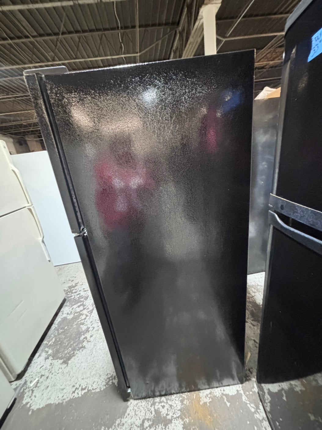 >>whirlpool 33” Top freezer fridge with ice maker ,black  used-refurbished #RRT13QB
