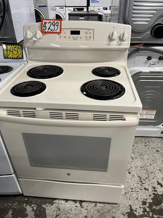 Sale‼️ Ge white off  electric coil top electric range coil 220v 4 burner Refurbished in bake Broil self clean 30" #ERRCL23B