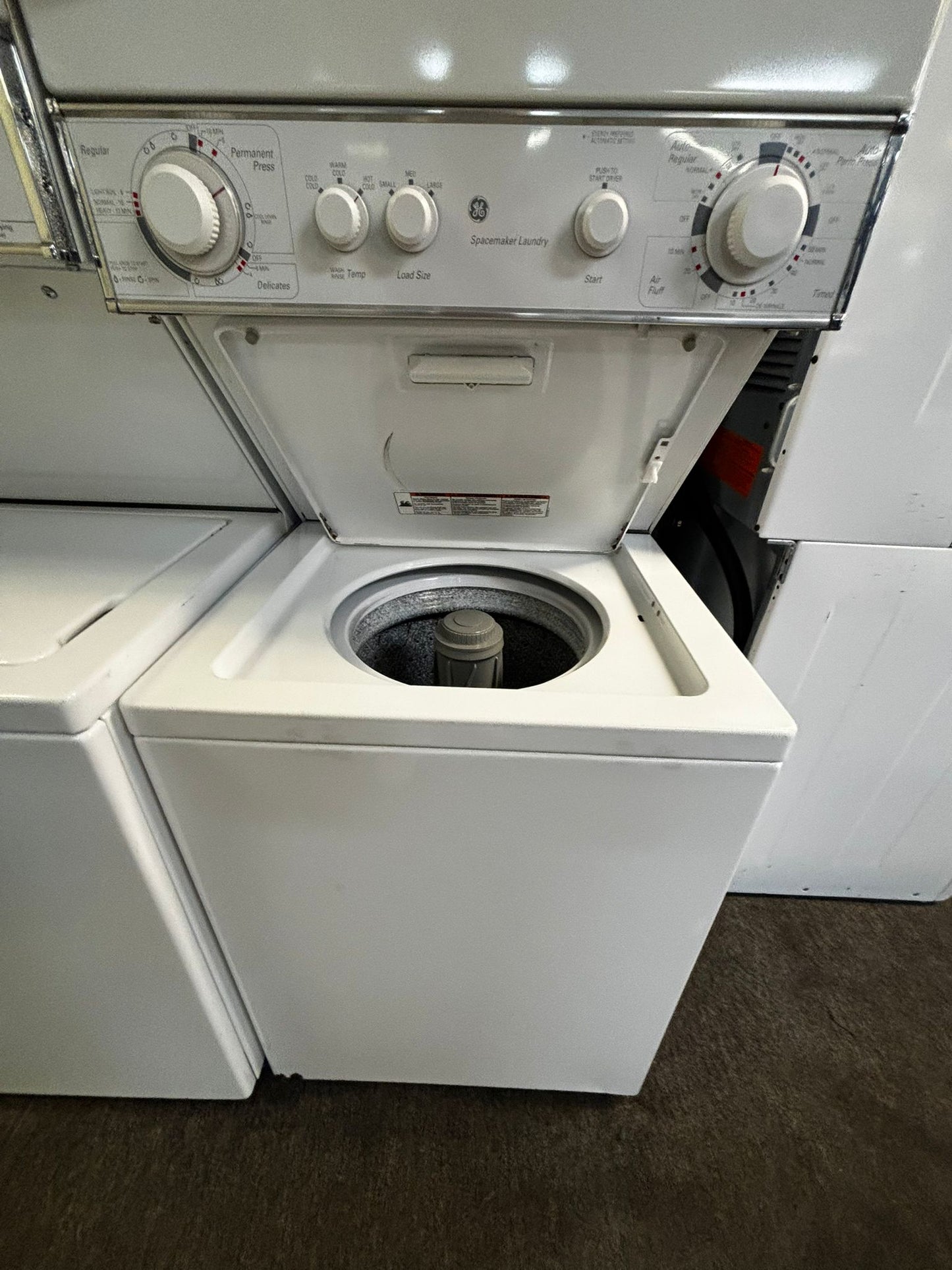 GE laundry center Electric 220v washer & dryer set in white 24" #LC426VL