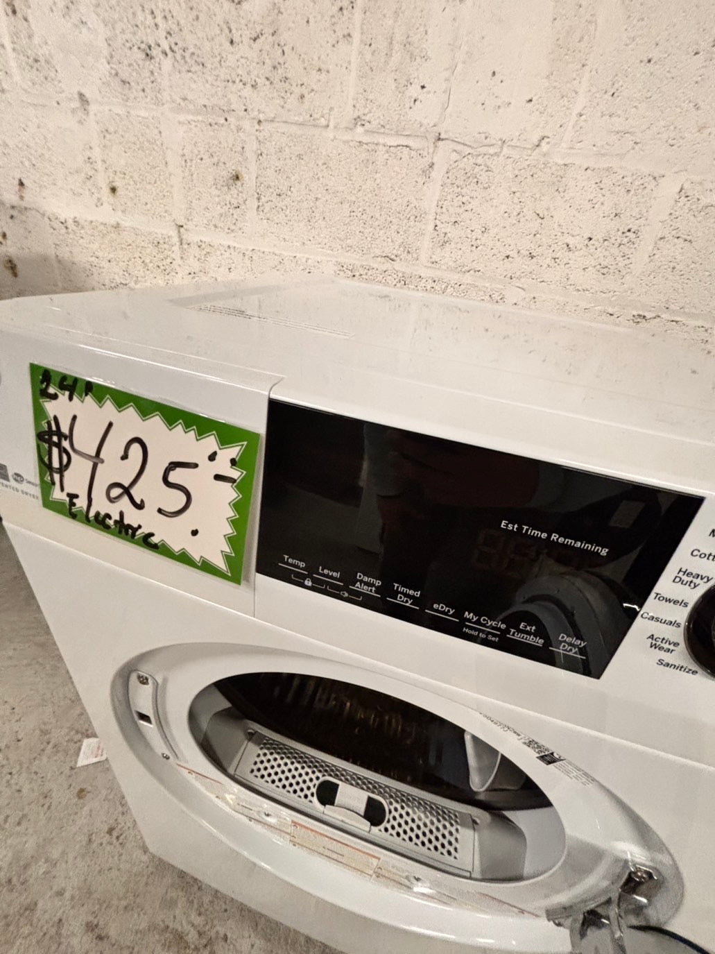 >24” Ge front load Electric Dryer 240v  white  #24GE56B