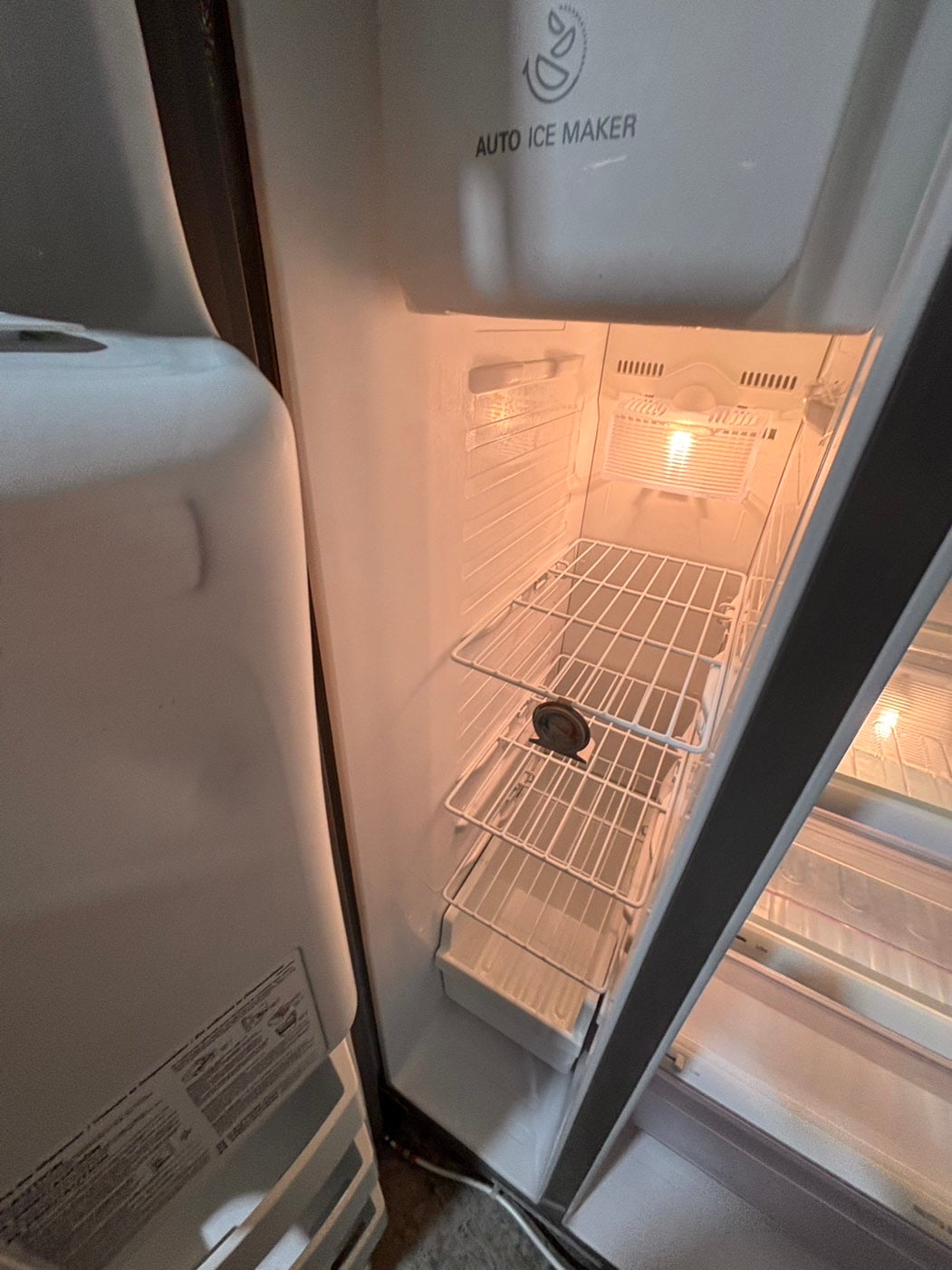 >*SALE🔥🔥LG 33”x 67”h x 29”depth side by side Refrigerator and freezer with ice & water #J1W773B