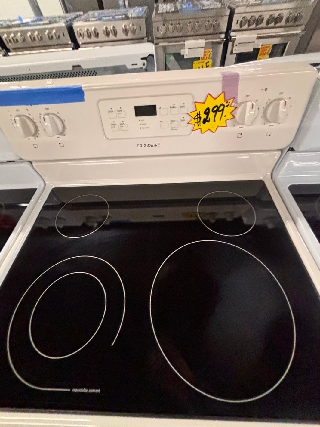 >frigidaire Glass Top electric stove white bake broil 4 burner Self clean 30” off white Refurbished #WZE796B