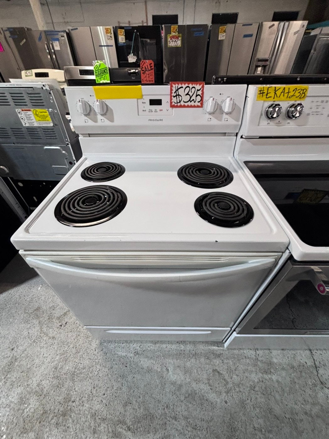 >*frigidaire white electric coil top range coil 220v bake /Broil 4 burner used-Refurbished  great condition 30" #ESF515B