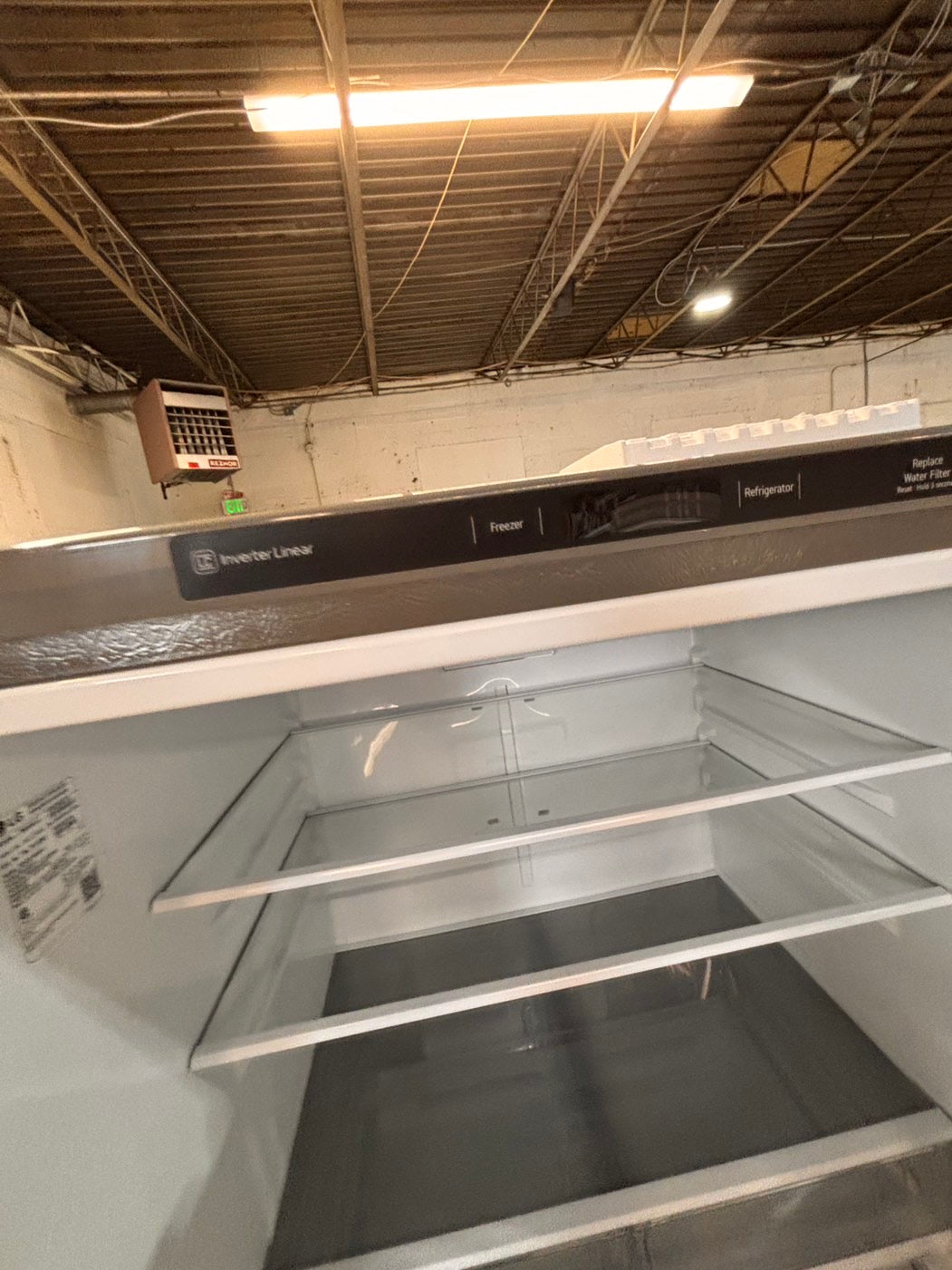>* LG 33” bottom freezer fridge stainless steel with iced maker inside used -refurbished 30” #LGB5K2B