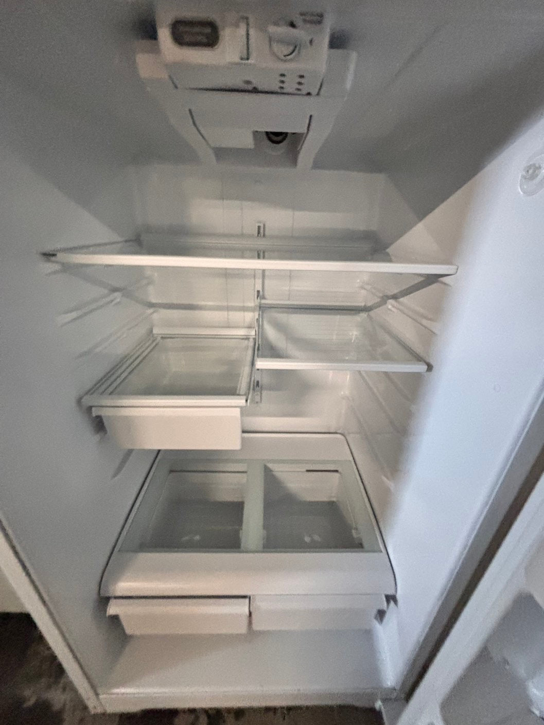 >28”Ge top freezer fridge white used-refurbished #ZZFL81B