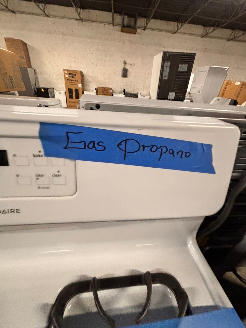 >sale🔥frigidaire propane gas 4 burner bake broil Hi/Lo self clean in white used-Refurbished 30” #GEPP6TB