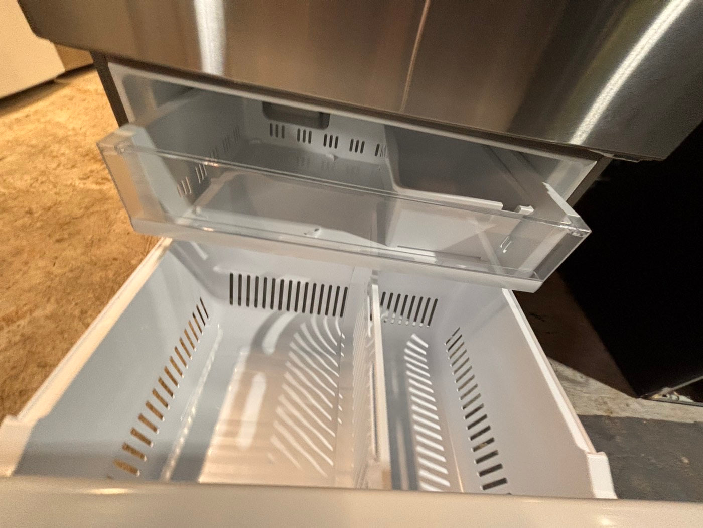 >* LG 33” bottom freezer fridge stainless steel with iced maker inside used -refurbished 30” #LGB5K2B