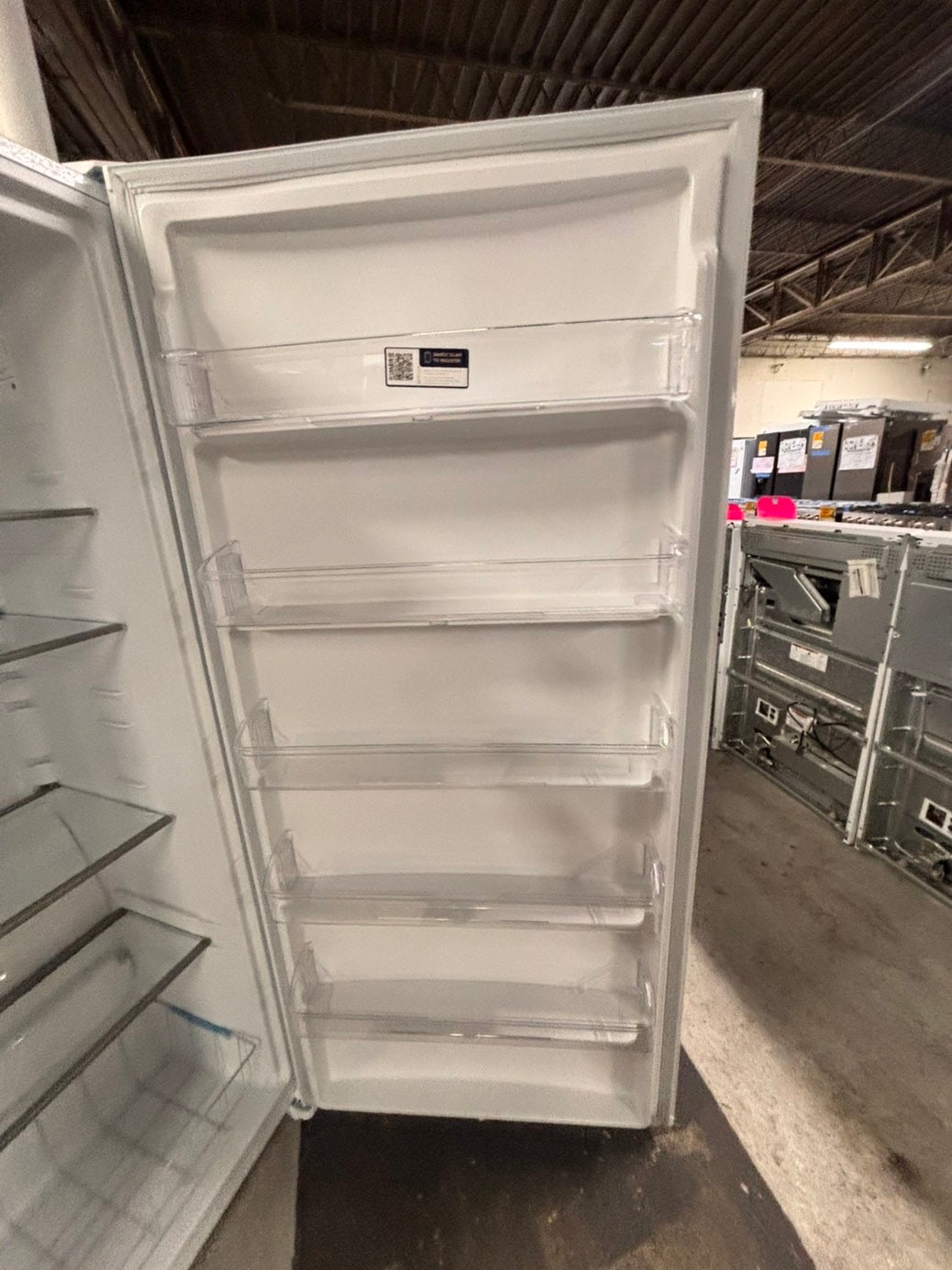 Open box 📦 costumer return 33’”in. 20 cu. ft. Garage Ready Freezer in White with Temperature Alarm and Auto-Close Door, ENERGY STAR #FZR25PBB