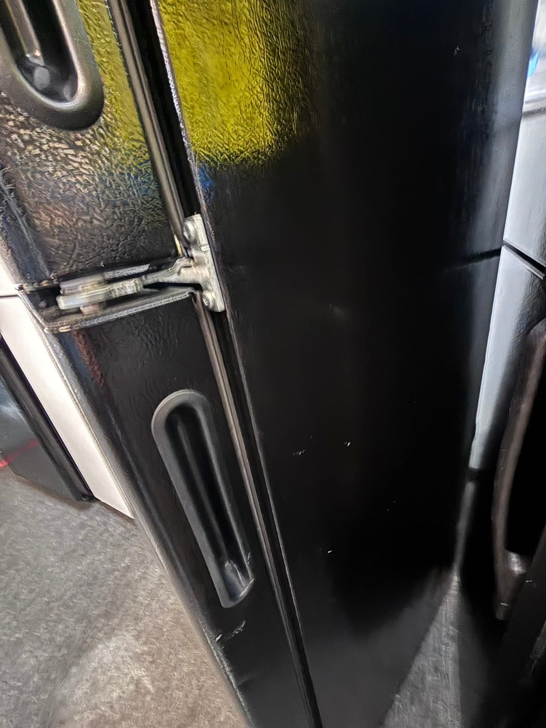 >Hot point  28”top freezer fridge black used-refurbished #HJX13B