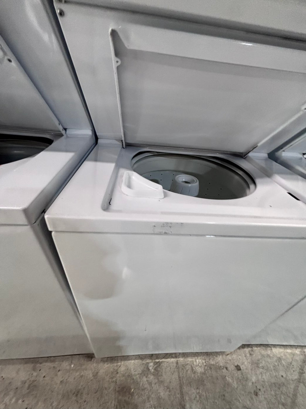 }special 🎈🎈Kenmore used-  refurbished stacked laundry center Electric 220v washer & dryer unit in white 27" #LC27A15B