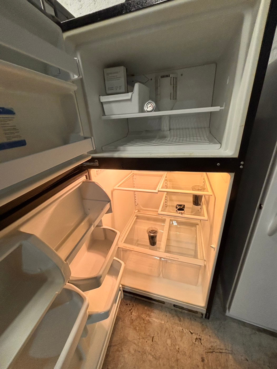 >*whirlpool  30” 18cu.ft -top freezer refrigerator black  with ice maker inside  used-refurbished #RW3B61B