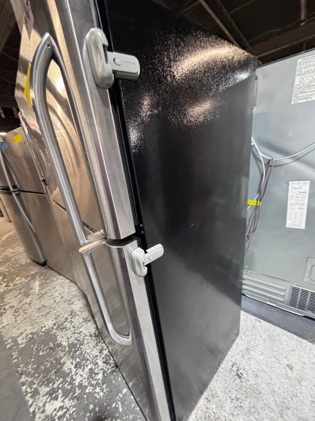>*kenmore 30”18cu.ft -top freezer refrigerator with ice 🧊 maker inside ,stainless steel color   -used refurbished 30”  #TBF88CB
