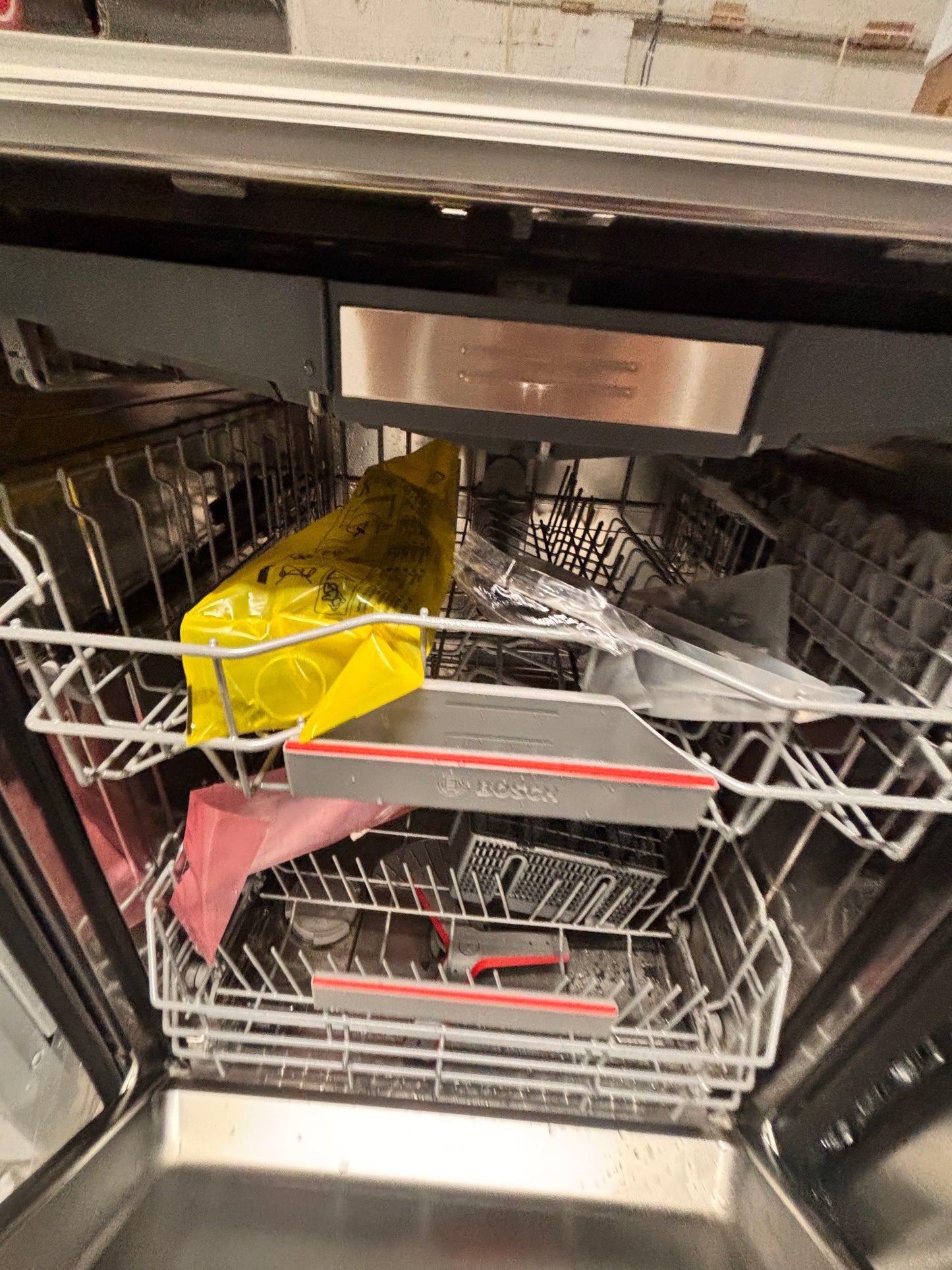 >Bosch  800 Series 24 in. Stainless Steel Top Control Tall Tub Bar Handle 42 dBA Dishwasher with Stainless Steel Tub Stock number #BCDF33B