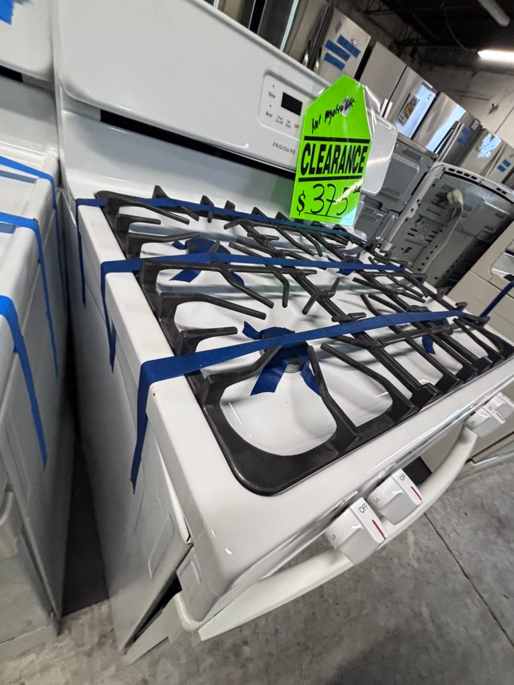 >*sale🔥frigidaire Gas range 4 burner bake broil Hi/Lo self clean in  white used-Refurbished 30” #FQY662B