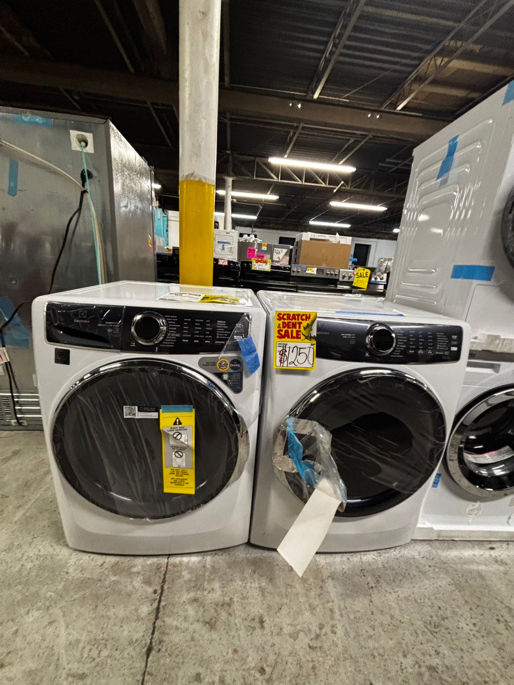 >Electrolux front load washer& dryer set large capacity energy start , steam   new scratch and dent #FLW77XB