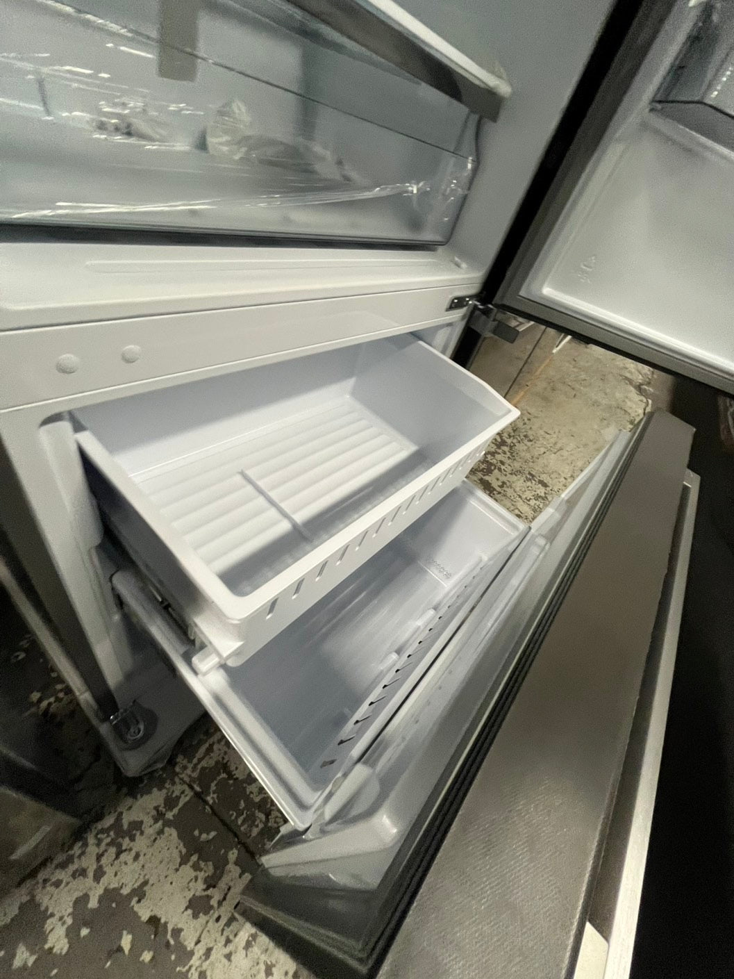 🎁🎄Holiday Sale‼️Open box 32” Hisense 17.2-cu ft Counter-Depth 32-in Wide Bottom-Freezer Refrigerator stainless steel #RFHS234B