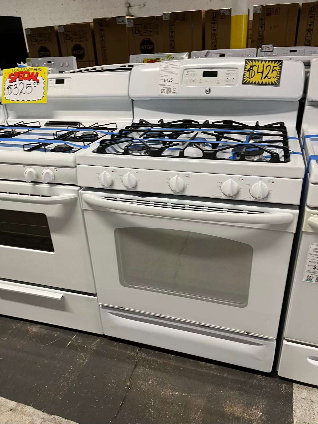 GE Gas range 5 burner bake broil hi/lo self clean in white Refurbished 30" #GR2165B