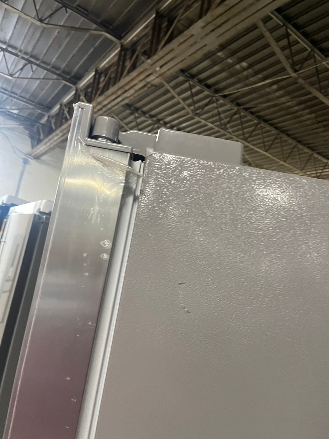 🎉Special 🎉Open Box 📦 | scratch & dent Frigidaire
36.1 in. 22.3 cu. ft. Counter Depth Side-by-Side Refrigerator in Stainless Steel with iced maker & water dispenser #FGAM23CBB