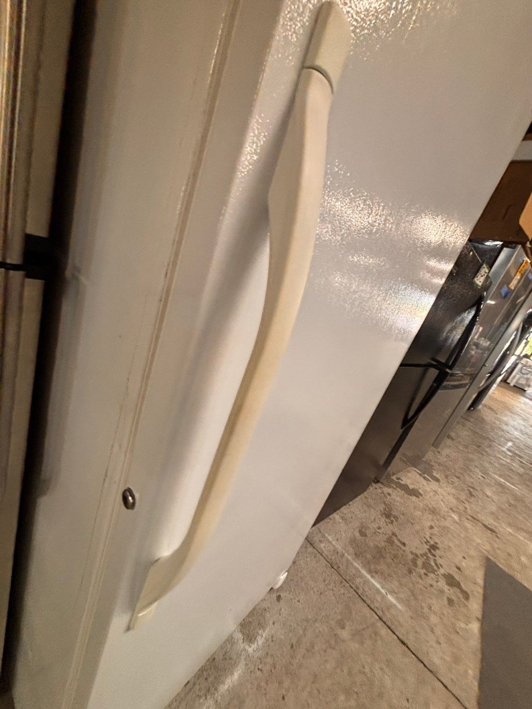 >*kenmore 21cu.ft (it’s not froost free).          up-right freezer white 20cu.ft Refurbished-used #RFS1ZXB
