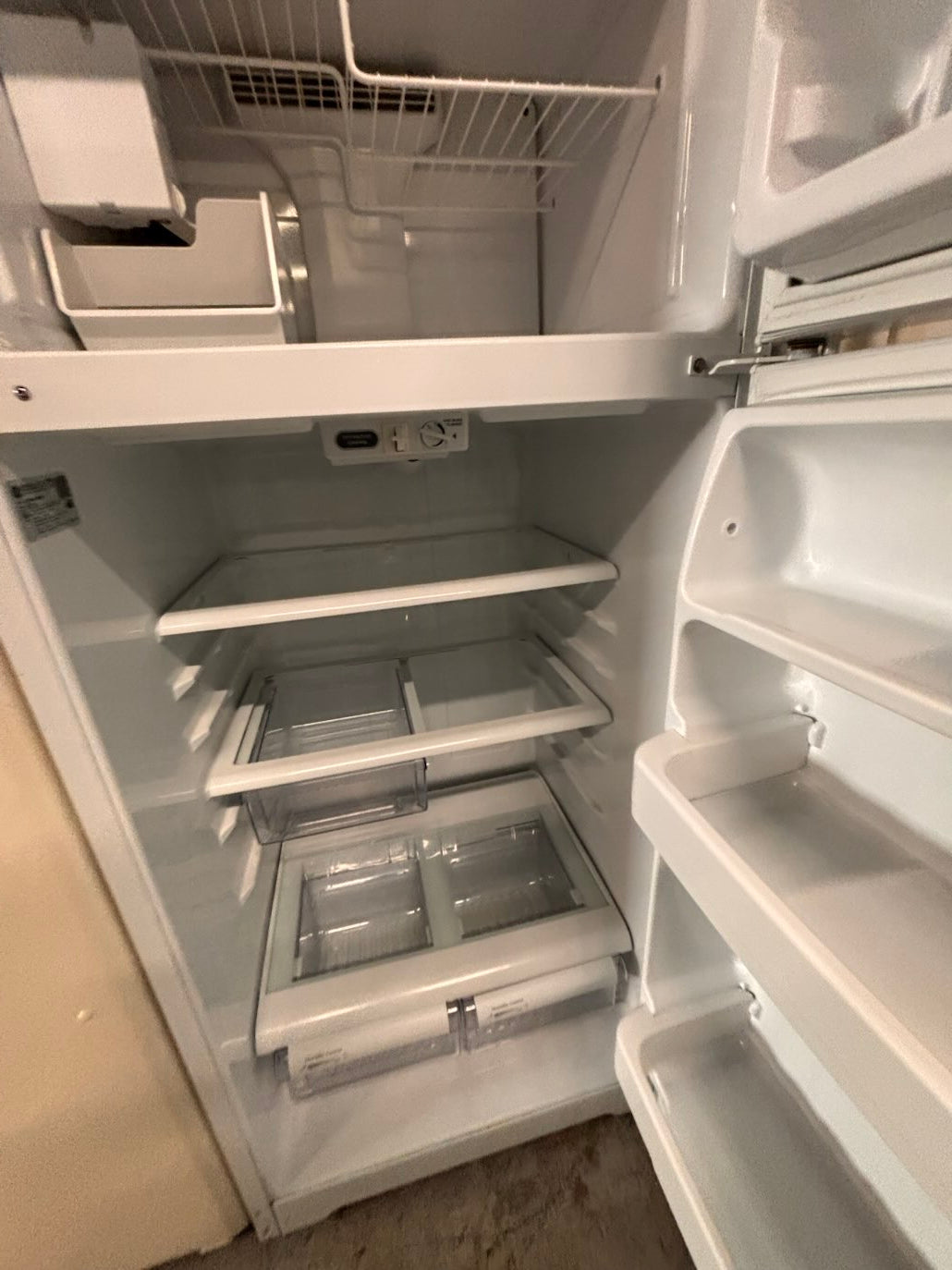 }}28”w x 68 1/2h. Whirlpool  top freezer fridge white color   With ice 🧊 maker inside ,working 💯  used-refurbished #FT6TSRB