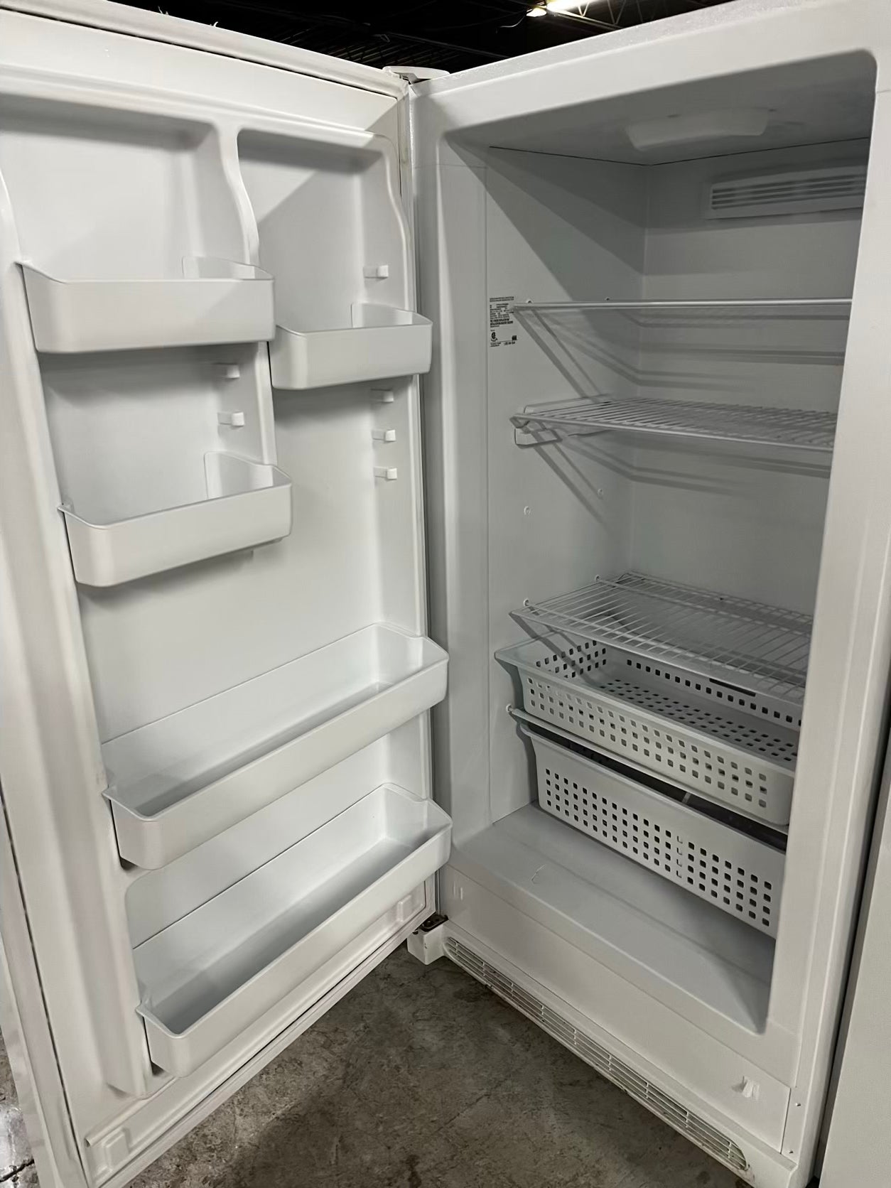 * 🎄Holidays Sale 🎁-Frigidaire 21 cu.ft up-right freezer white 34" #RF39NK6B used-Refurbished