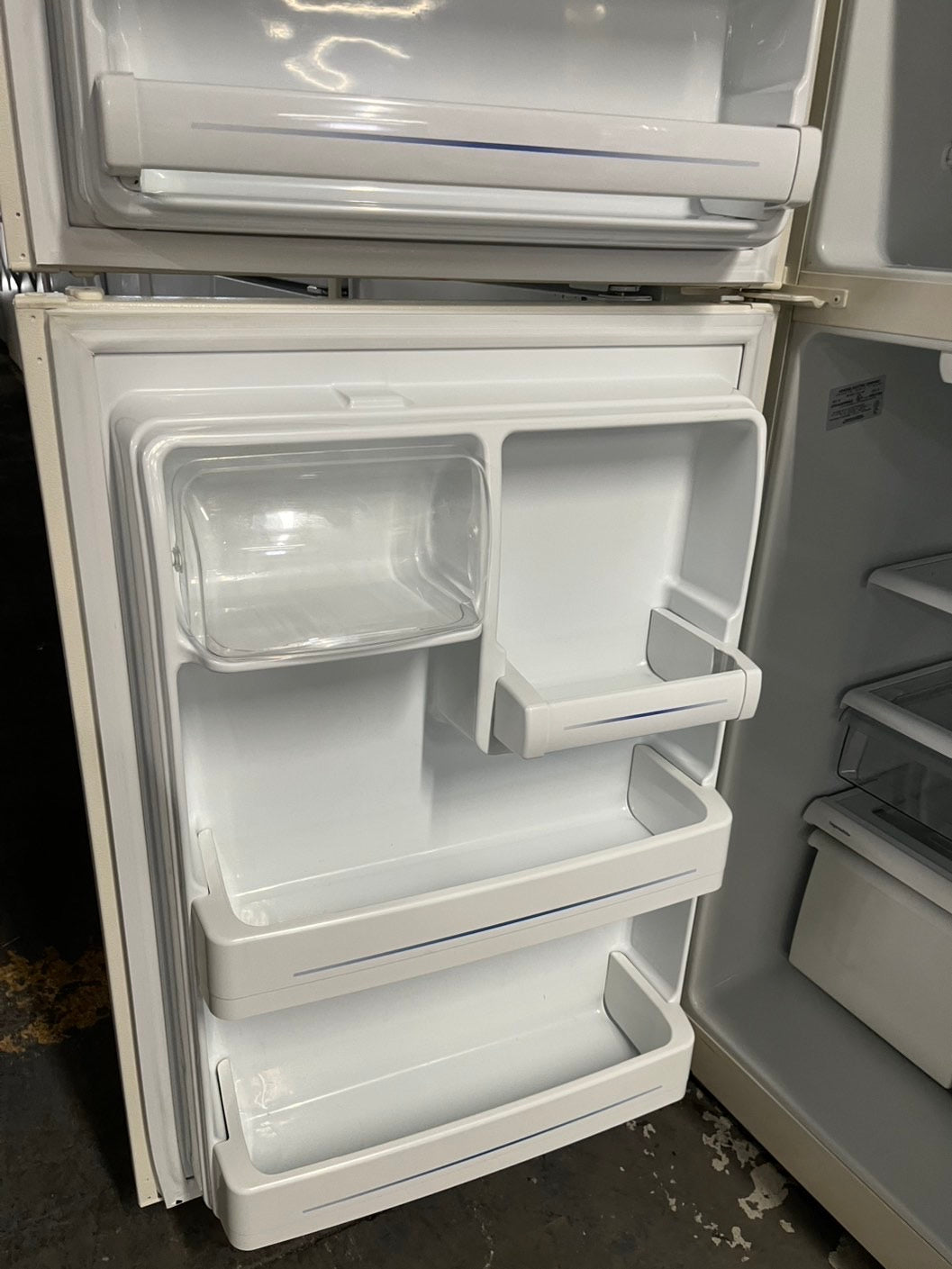 💫🥳 =Ge 30”  with iced maker top freezer refrigerator in  off white W/ice maker used refurbished 30’ #RFGEF34B
