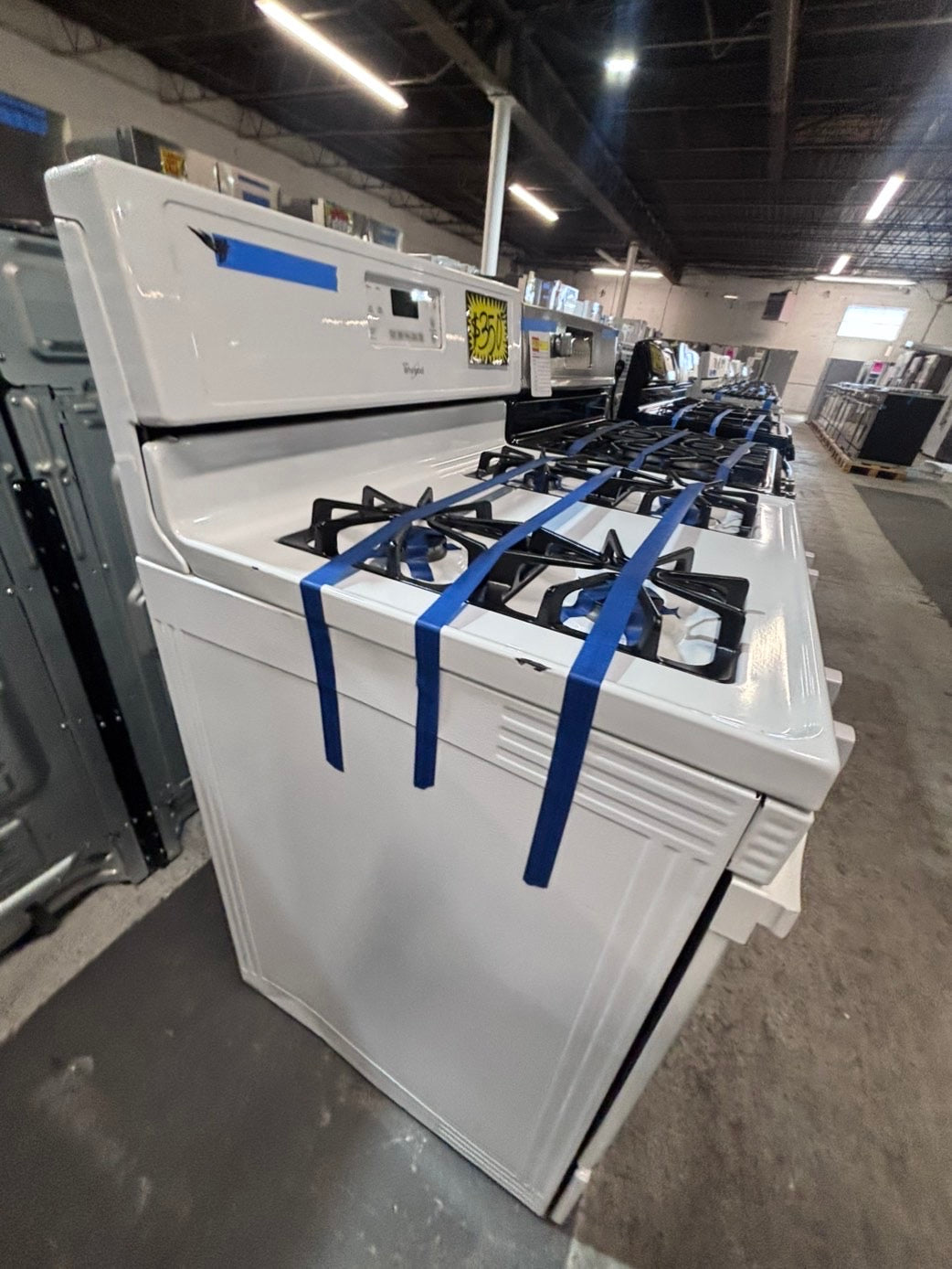 >whirlpool Gas range 4 burner bake broil Hi/Lo self clean in  white used-Refurbished 30” #WG3PR2B