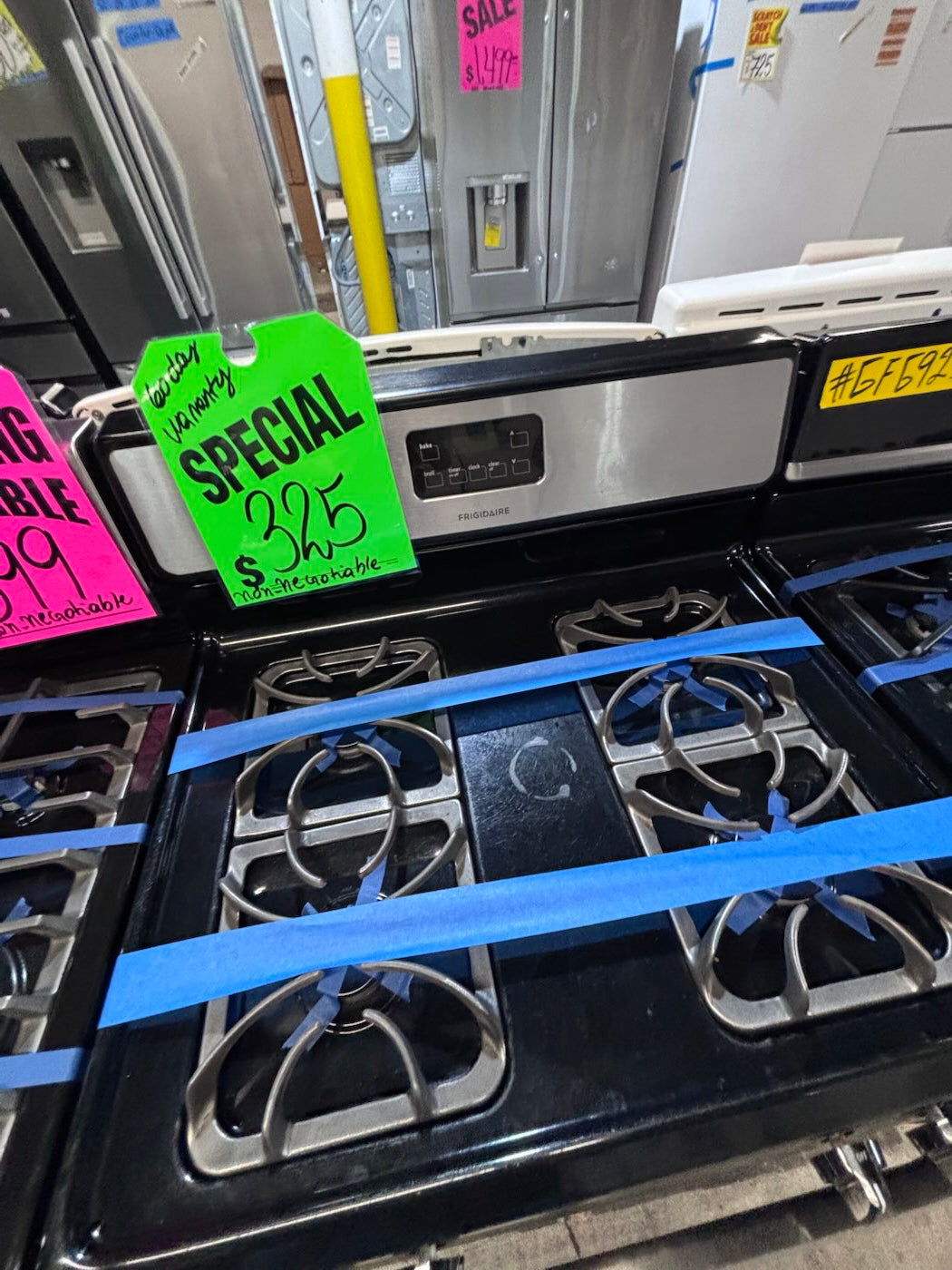 }sale🎈🎈Frigidaire Gas range four burner oven bake ,broil Hi/Lo self clean in silver /black working 💯 used-Refurbished 30” #GFB913B
