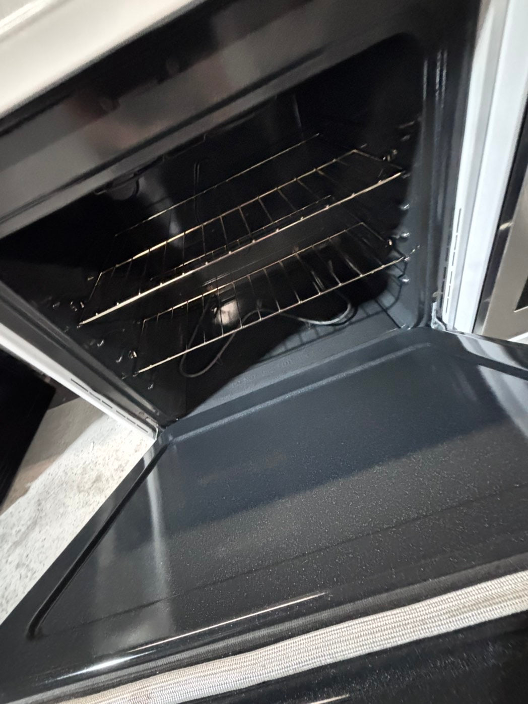>*frigidaire white electric coil top range coil 220v bake /Broil 4 burner used-Refurbished  great condition 30" #ESF515B