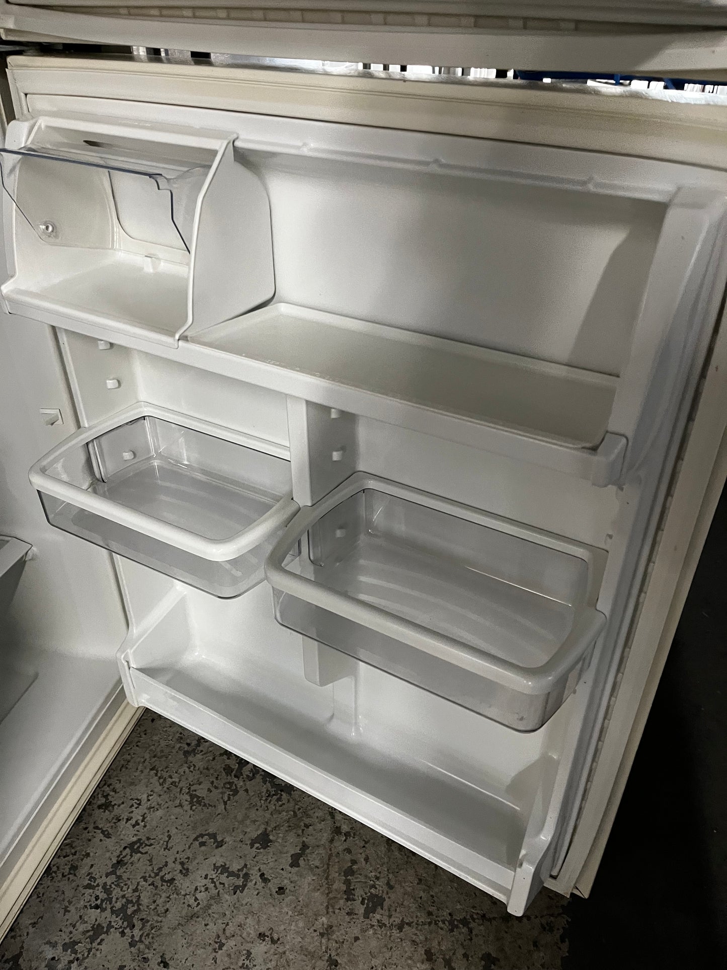 Kenmore top freezer refrigerator in off white used refurbished 33” #RF897ZB