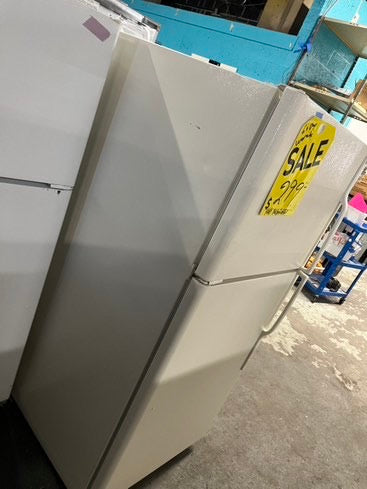 💫🥳 =Ge 30”  with iced maker top freezer refrigerator in  off white W/ice maker used refurbished 30’ #RFGEF34B