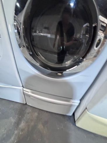 }gas LG white washer & gas dryer set front load stackable or side by side  27” in used Gas  used-Refurbished #GWD46B
