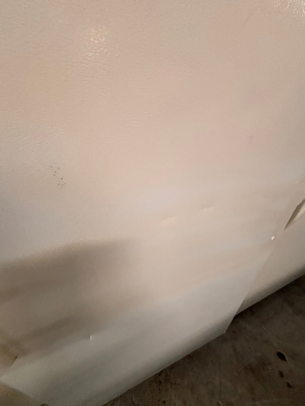 }}28”w x 68 1/2h. Whirlpool  top freezer fridge white color   With ice 🧊 maker inside ,working 💯  used-refurbished #FT6TSRB