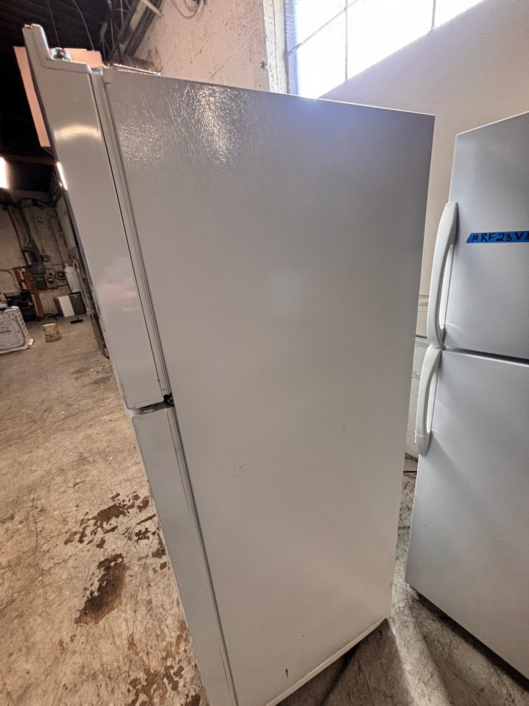 >sale🔥Whirlpool 28”top freezer refrigerator in white color  28" #RFWHP23B