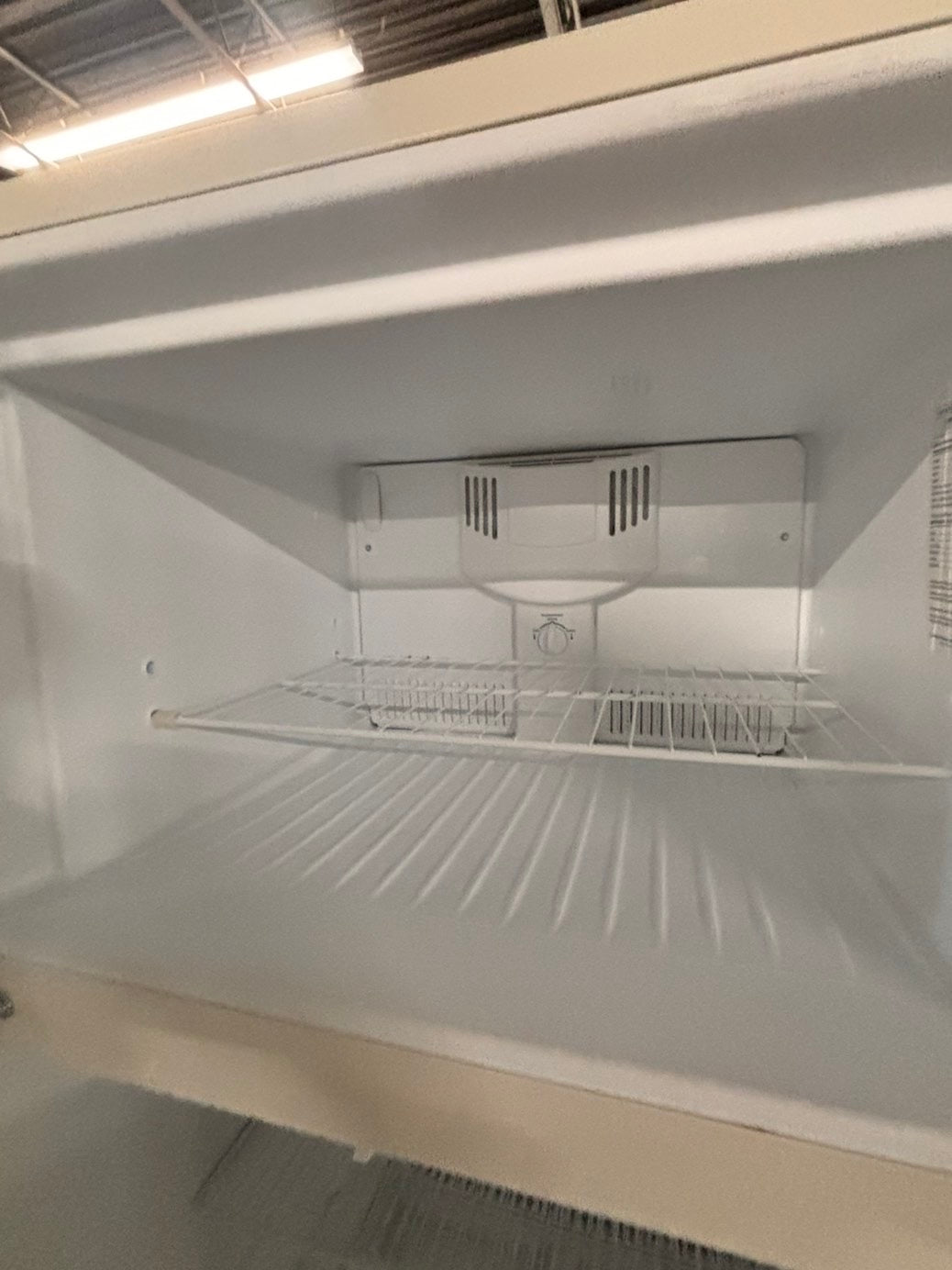 >sale🔥frigidaire 30”18cu.ft -top freezer refrigerator off white color   -used refurbished 30” #TY4NRB