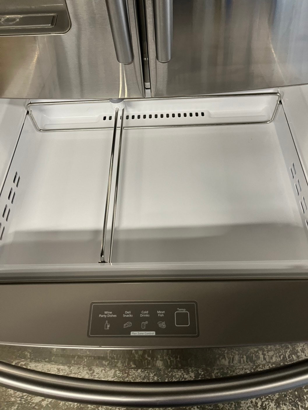 *🔥Black Friday Deal🔥Samsung 33” 4- door Refrigerator stainless steel w/ ice water dispenser 33" #RF36NB