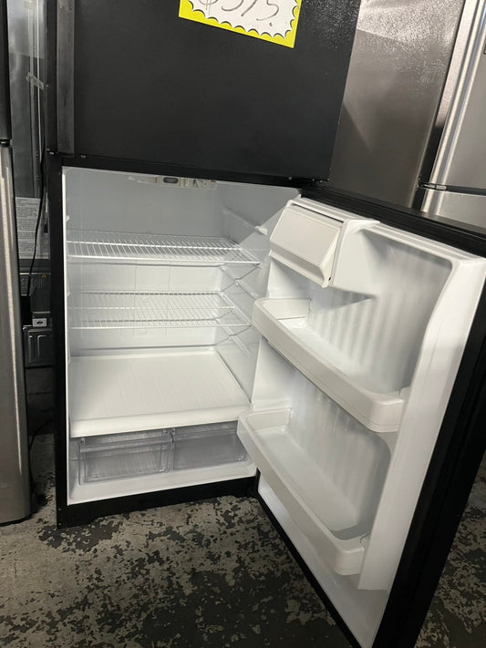 🎉🥳= Frigidaire 30”18cu.ft -top freezer refrigerator black 30” used refurbished 30” #RFJ28B