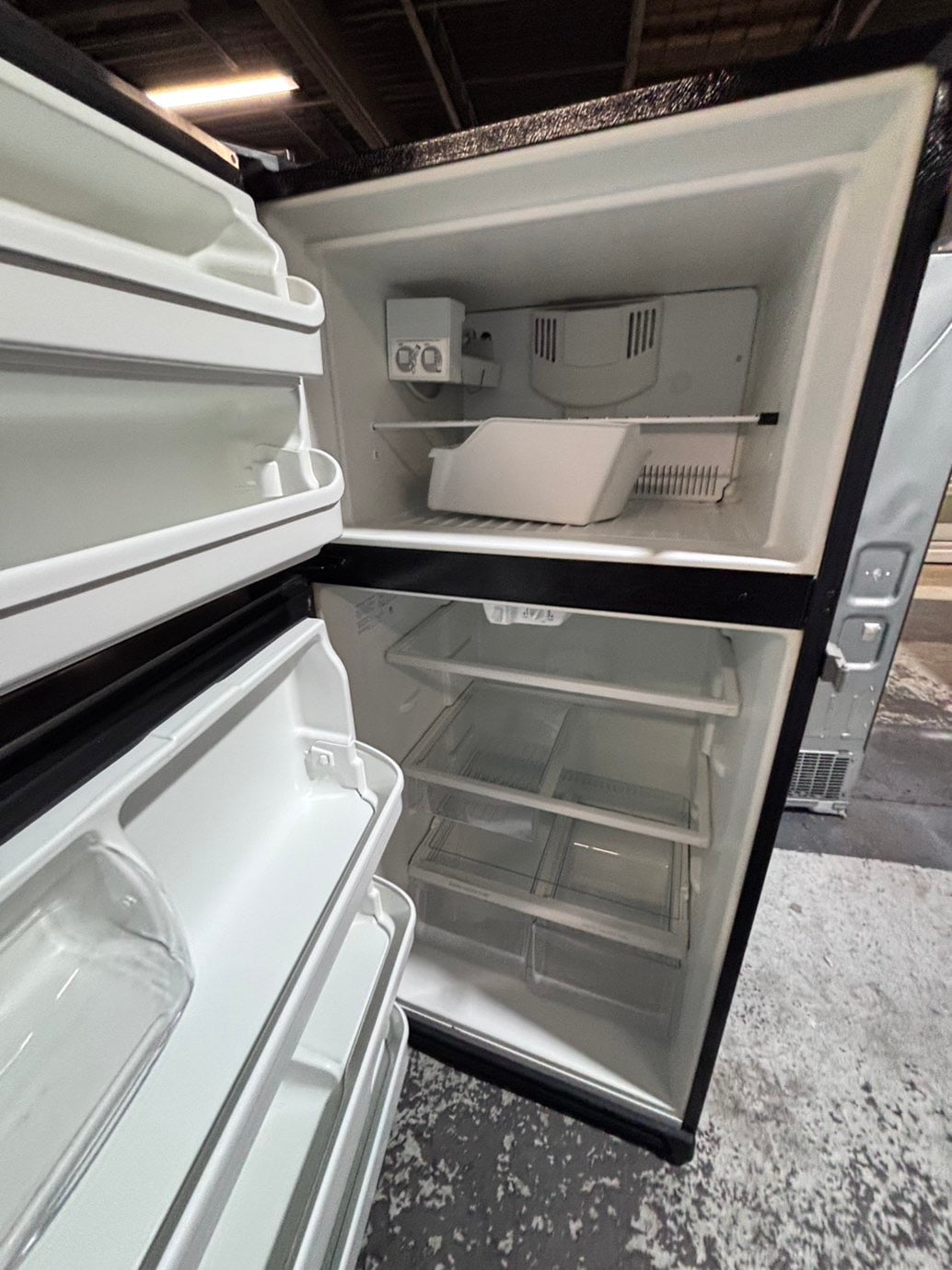 >*kenmore 30”18cu.ft -top freezer refrigerator with ice 🧊 maker inside ,stainless steel color   -used refurbished 30”  #TBF88CB